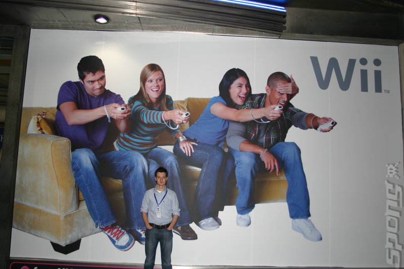 Wii Launch: Media Scrum on Oxford Street News image