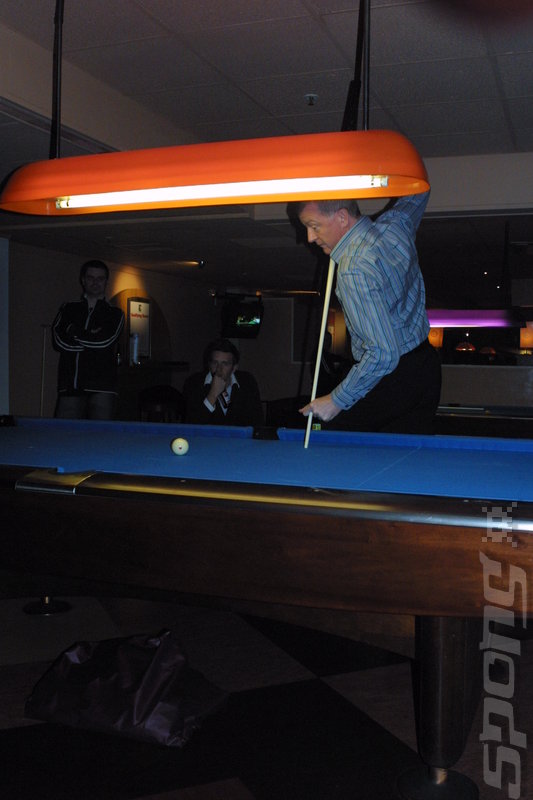 SPOnG Beats Six Times World Snooker Champion Steve Davis at Pool News image
